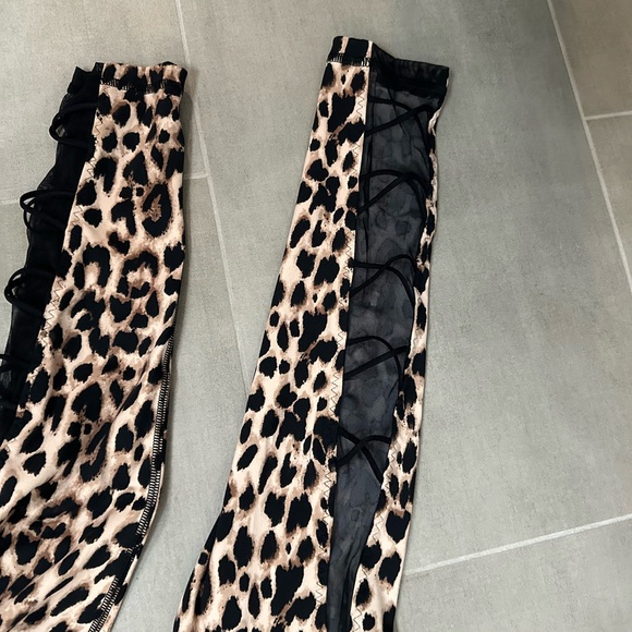 NWT VICTORIAS SECRET 2 piece WORKOUT/LOUNGE SET SIZE MEDIUM/10 - Picture 3 of 5